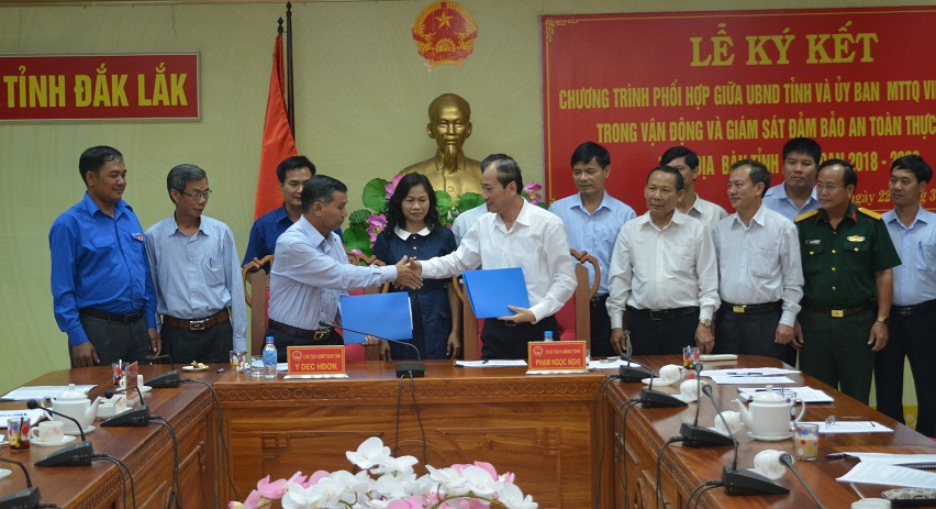 UBND tỉnh ký kết chương trình phối hợp với Ủy ban MTTQ Việt Nam tỉnh và Tỉnh đoàn.