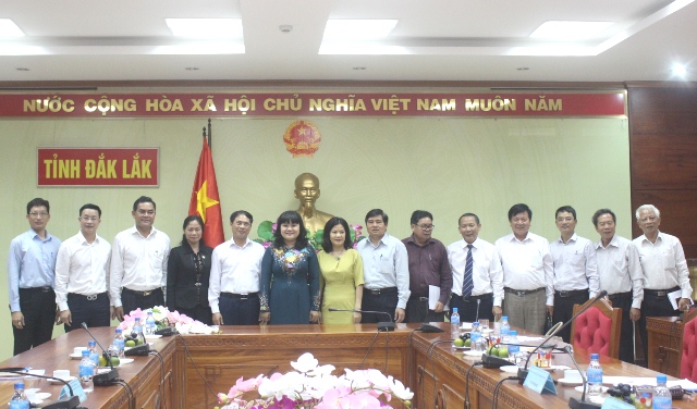 MOFA’s delegation visits and works in Dak Lak