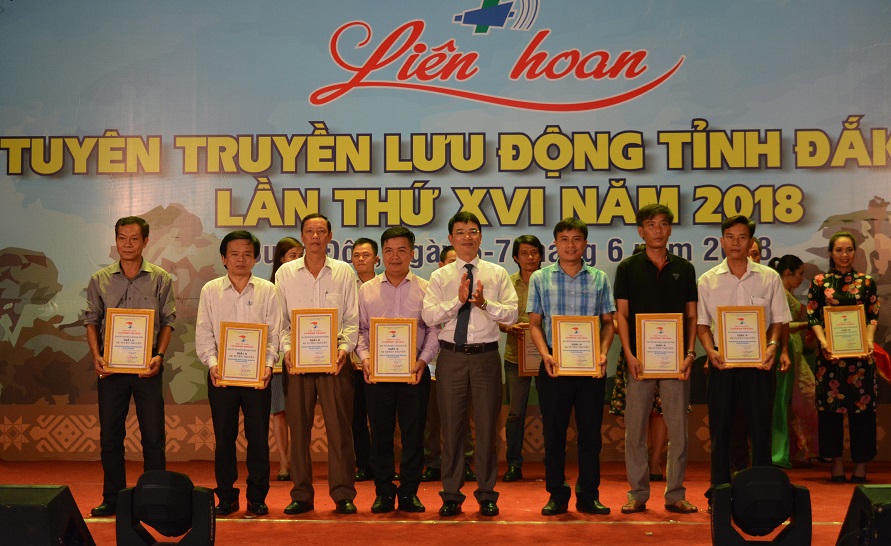 Đội tuyên truyền lưu động 3 huyện Buôn Đôn, Krông Pắk, M’Đrắk giành giải A toàn đoàn Liên hoan Tuyên truyền lưu động tỉnh Đắk Lắk lần thứ XVI năm 2018.