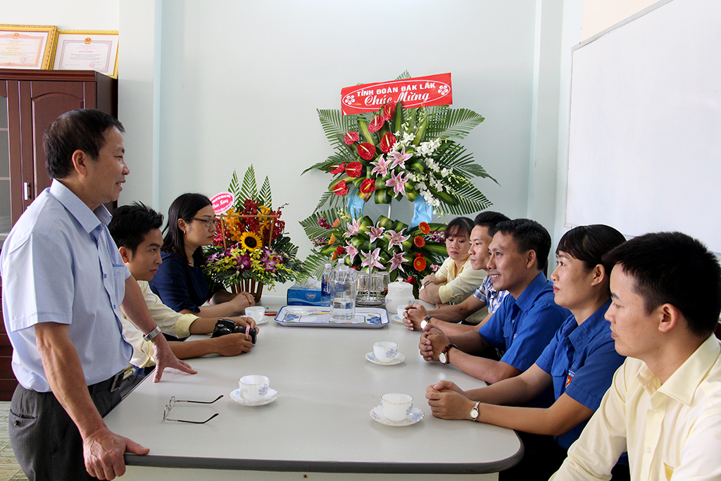 Lãnh đạo Tỉnh đoàn thăm và chúc mừng Cổng thông tin điện tử tỉnh nhân kỷ niệm 93 năm Ngày Báo chí Cách mạng Việt Nam