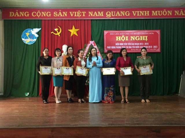 Hội LHPN huyện Krông Búk biểu dương điển hình tiên tiến trong phong trào thi đua yêu nước giai đoạn 2013-2018