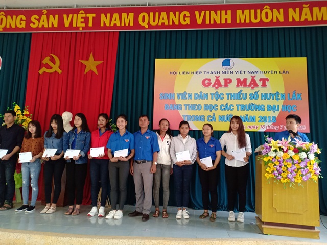 Huyện Lắk tổ chức gặp mặt sinh viên dân tộc thiểu số năm 2018