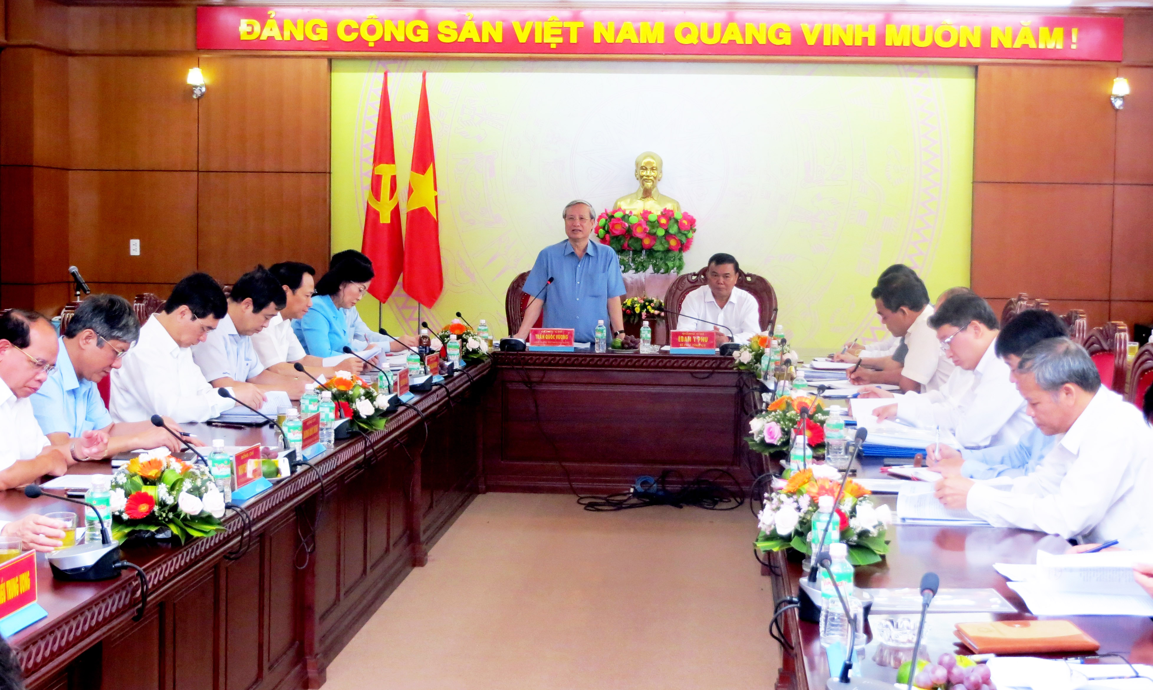 The Secretariat’s working delegation led by Mr. Tran Quoc Vuong, the Politburo member, Secretariat’s permanent member pays a visit to Dak Lak