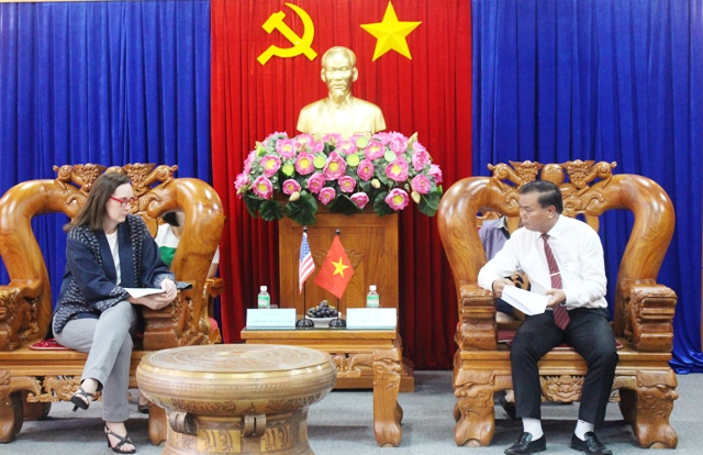ĐOÀN CÔNG TÁC CỦA TỔNG LÃNH SỰ QUÁN HOA KỲ CHÀO XÃ GIAO LÃNH ĐẠO TỈNH ĐẮK LẮK ĐOÀN CÔNG TÁC CỦA TỔNG LÃNH SỰ QUÁN HOA KỲ CHÀO XÃ GIAO LÃNH ĐẠO TỈNH ĐẮK LẮK