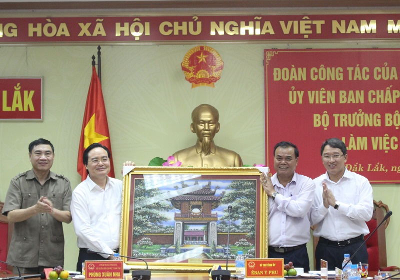 Đoàn công tác của Bộ Giáo dục và Đào tạo làm việc tại tỉnh Đắk Lắk