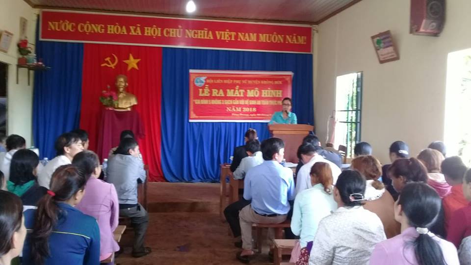 Hội LHPN huyện Krông Búk ra mắt mô hình “Gia đình 5 không 3 sạch gắn với vệ sinh an toàn thực phẩm”