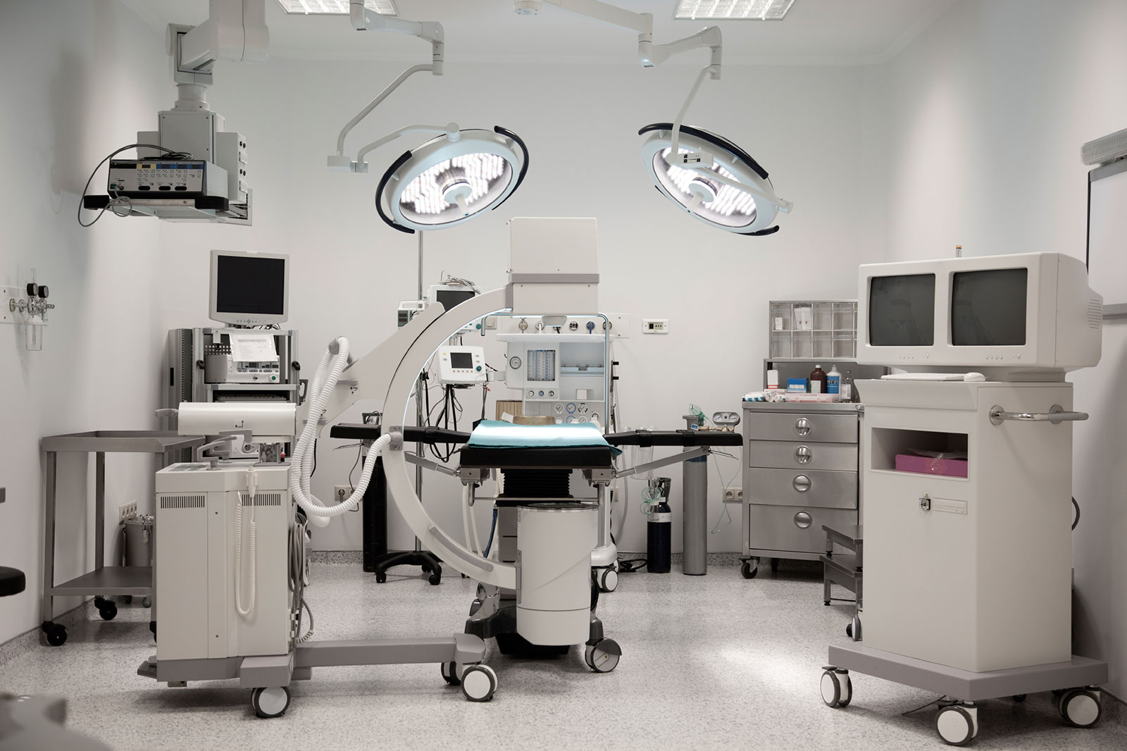 Phê duyệt kế hoạch lựa chọn nhà thầu Gói thầu số 02, 03 và 08 thuộc Dự toán mua sắm bổ sung vật tư y tế phục vụ khám, chữa bệnh của Bệnh viện đa khoa vùng Tây Nguyên