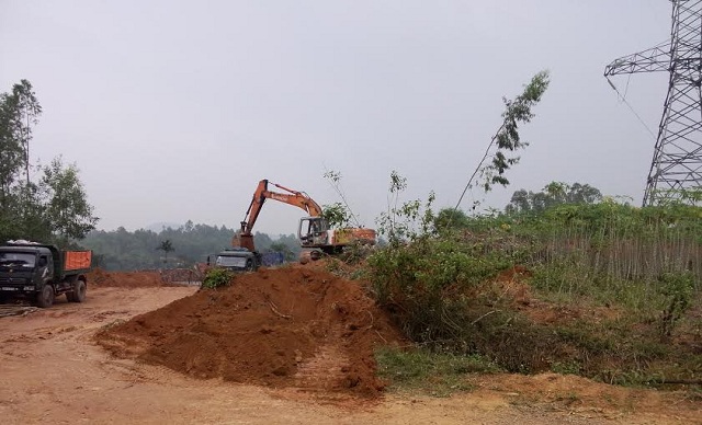 Lập hồ sơ khai thác đất tại bãi thải công trình thủy điện Srêpốk 4A, xã Krông Na, huyện Buôn Đôn.
