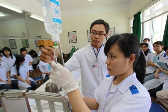 Thực hiện tuyển sinh ngành bác sĩ y khoa hệ chính quy theo địa chỉ sử dụng năm 2018 đào tạo tại Trường Đại học Y khoa Phạm Ngọc Thạch