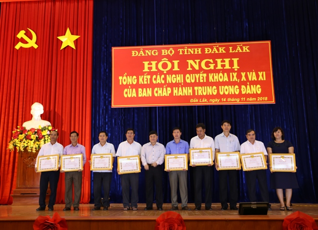22 collectives and 02 individuals honored for well performing Resolutions of Party Central Committee