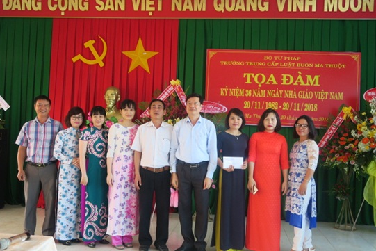 Trường Trung cấp Luật Buôn Ma Thuột tổ chức Toạ đàm kỷ niệm 36 năm Ngày Nhà giáo Việt Nam 20/11