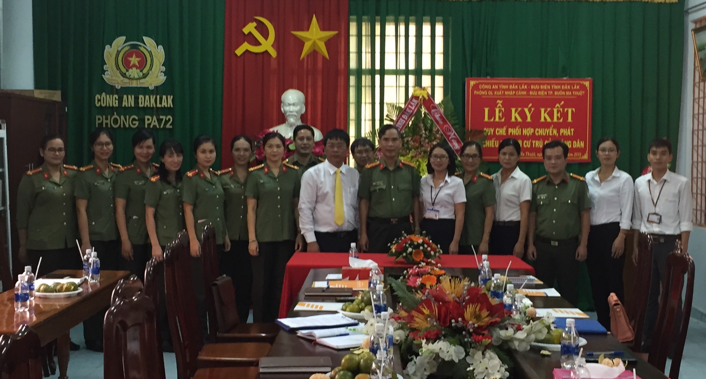 Hàng ngàn hộ chiếu được chuyển, phát đến tận nơi cư trú của công dân