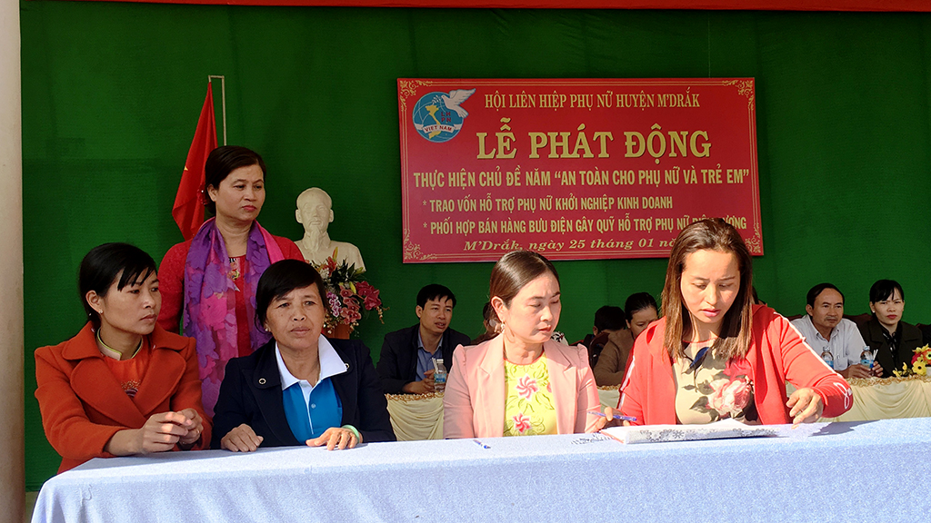 Hội LHPN huyện M'Đrắk Tổ chức lễ phát động năm thi đua “An toàn cho phụ nữ và trẻ em”