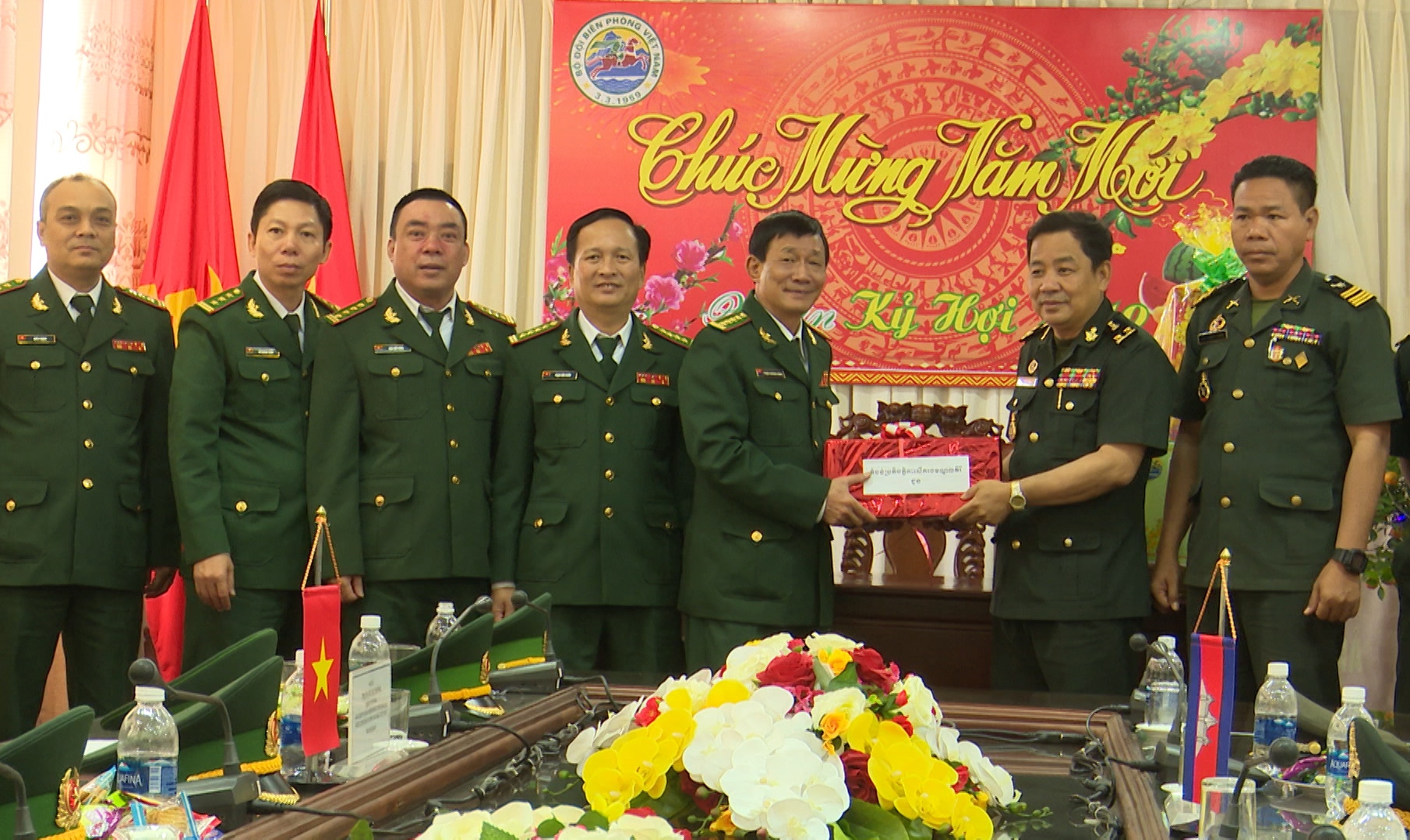Tiểu khu quân sự tỉnh Mondulkiri, Campuchia thăm và chúc Tết Bộ Chỉ huy Bộ đội Biên phòng tỉnh Đắk Lắk