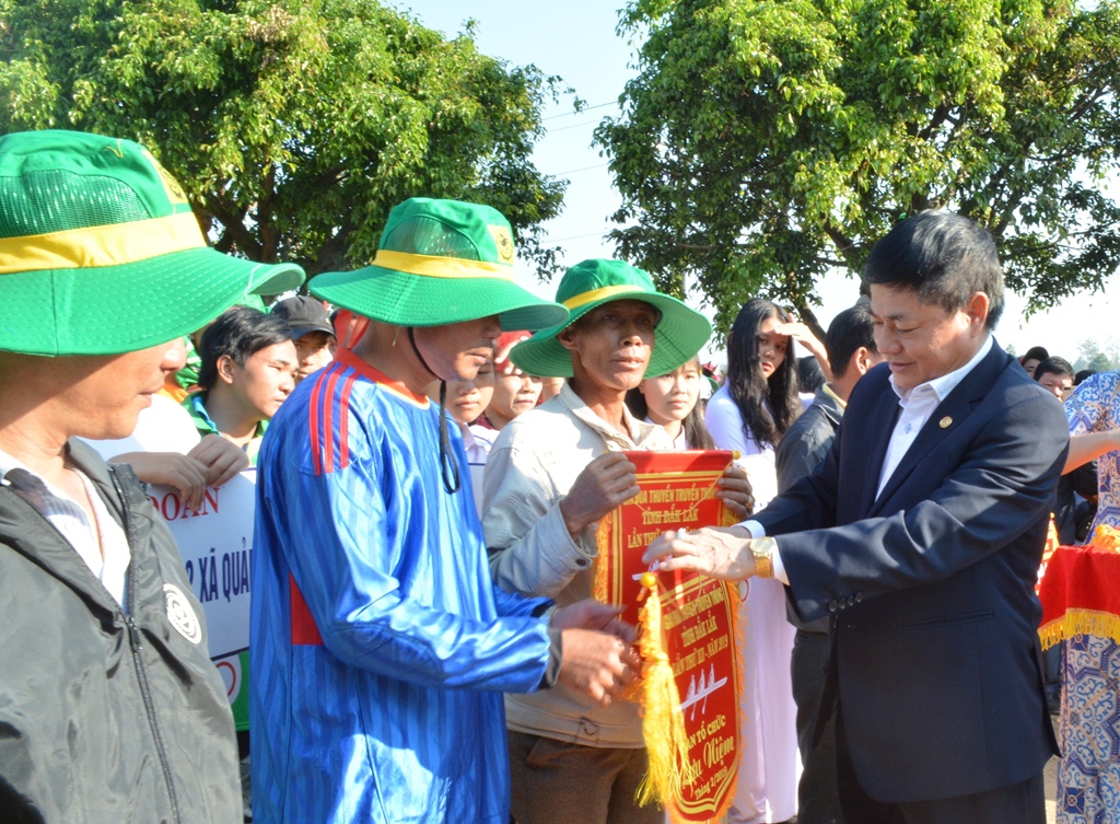 Giải đua thuyền nam truyền thống tỉnh Đắk Lắk lần thứ XII năm 2019
