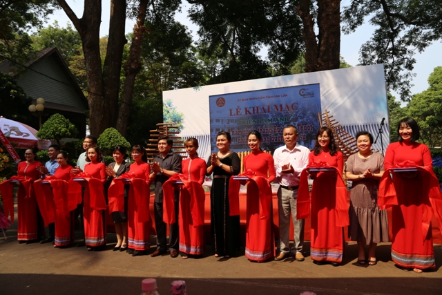 Opening Photo Exhibition of the 44th anniversary of Buon Ma Thuot Victory - Paths of History