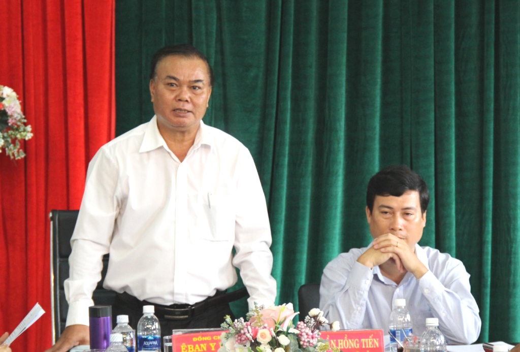 Provincial Standing Committee of the Party visits and works with Krong Pak district