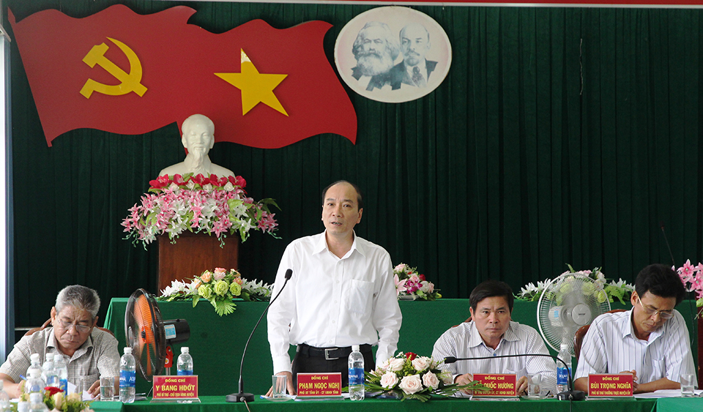 Đoàn công tác của Thường trực Tỉnh ủy làm việc tại huyện Lắk