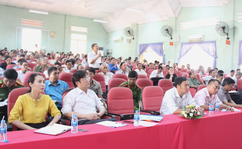Provincial NA delegation meets Buon Ma Thuot voters