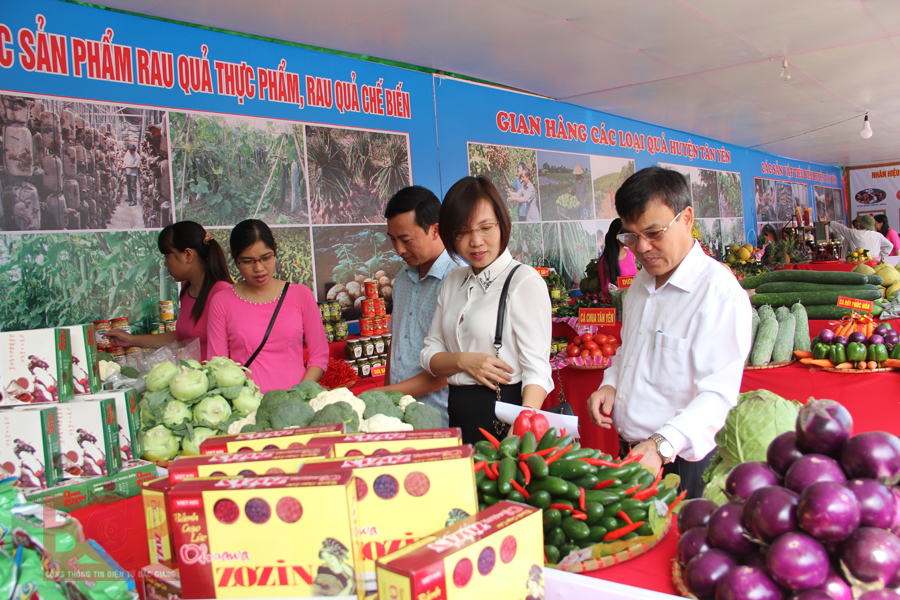 Xây dựng điểm giới thiệu và bán sản phẩm OCOP .