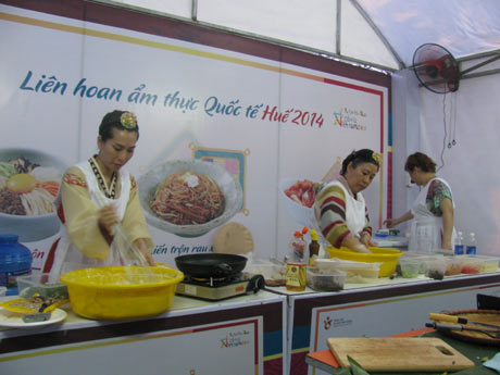 Tham gia Liên hoan Ẩm thực Quốc tế - Huế 2016