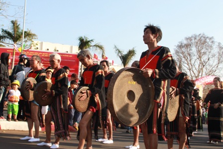 Chủ trương tham gia Liên hoan nghệ thuật dân gian gắn với Tuần Văn hóa – Du lịch tỉnh Kon Tum năm 2016