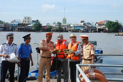 Bảo đảm trật tự, an toàn giao thông đường thủy nội địa đối với phương tiện thô sơ