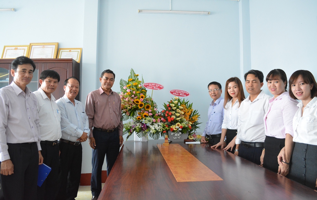 Lãnh đạo tỉnh thăm và chúc mừng Cổng thông tin điện tử tỉnh nhân ngày Báo chí Cách mạng Việt Nam