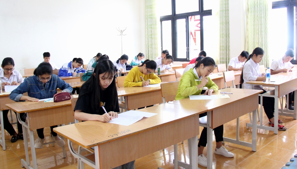 576 học sinh trúng tuyển vào lớp 10 Trường THPT Chuyên Nguyễn Du và Trường THPT Dân tộc Nội trú Nơ Trang Lơng