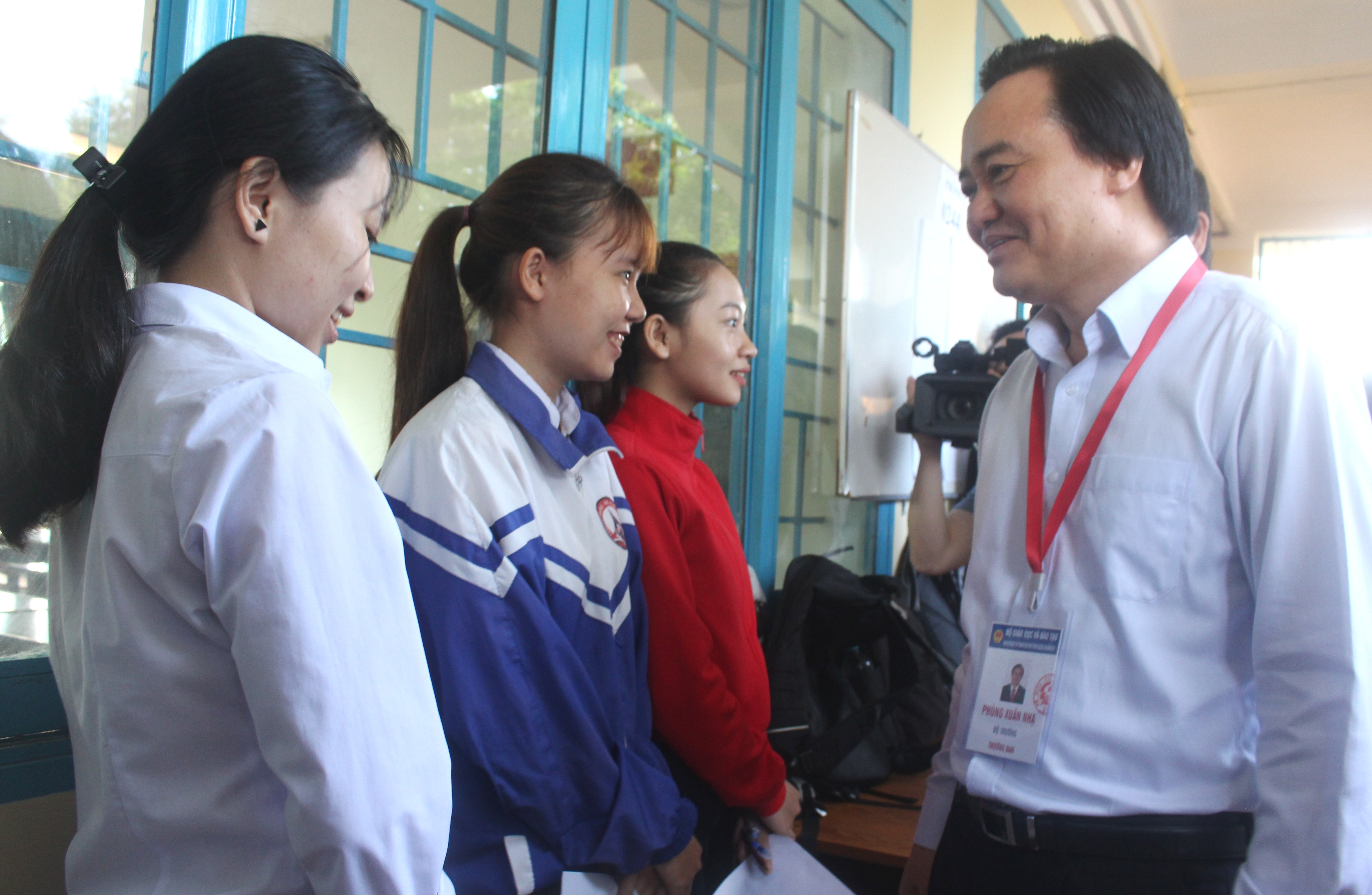 Bộ trưởng Bộ Giáo dục và Đào tạo kiểm tra công tác thi THPT Quốc gia 2019 tại Đắk Lắk