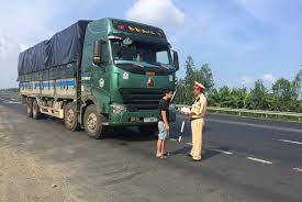 Mở đợt cao điểm tuần tra kiểm soát, xử lý vi phạm về tải trọng phương tiện đường bộ trên Quốc lộ 26 và Quốc lộ 14