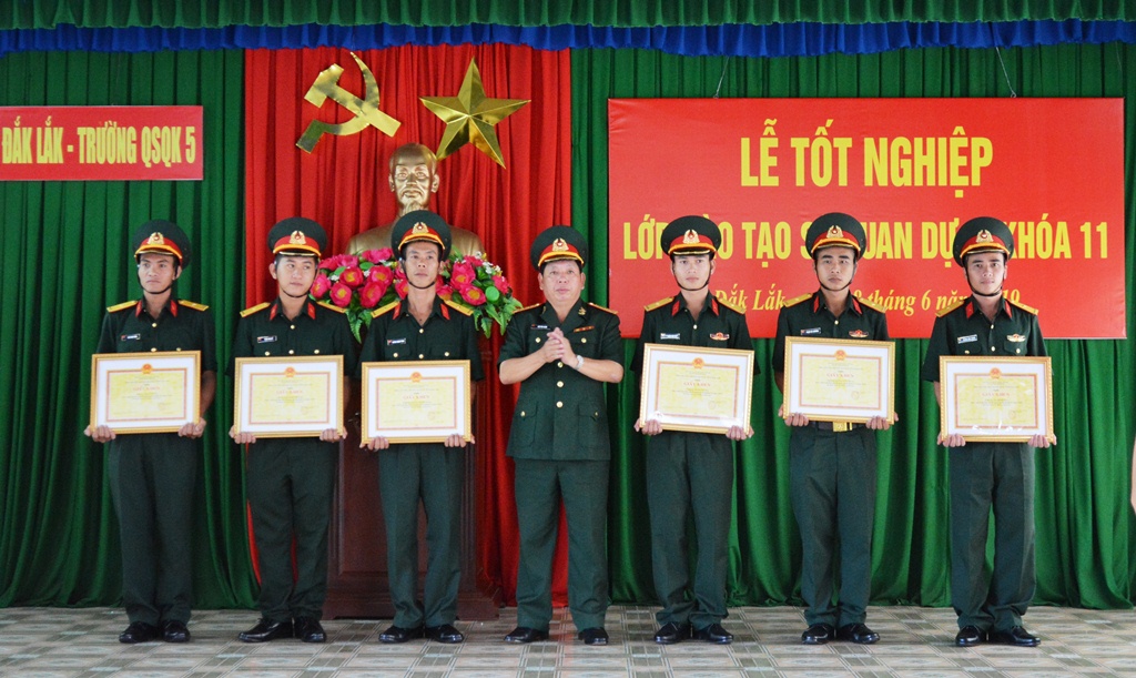 Lễ tốt nghiệp lớp đào tạo sĩ quan dự bị khóa 11