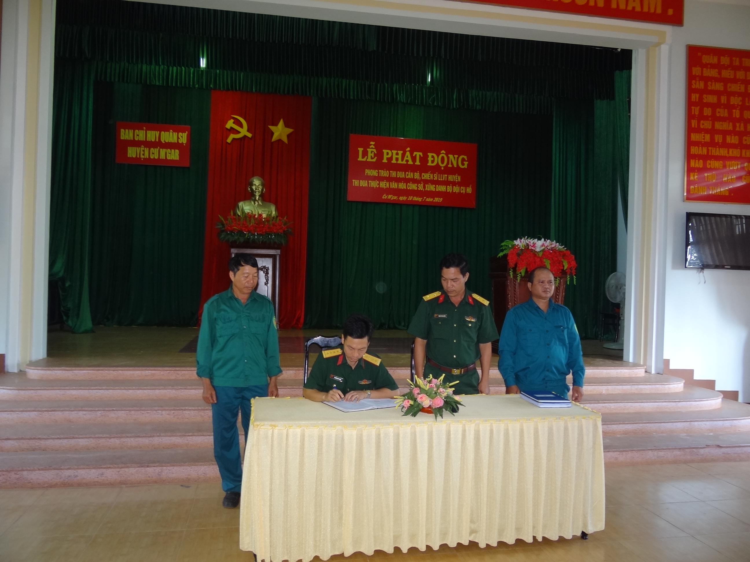 Huyện Cư M’gar: Phát động “Phong trào thi đua thực hiện văn hóa công sở trong lực lượng quân sự huyện”