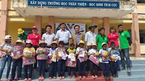 Hội Chữ thập đỏ huyện M'Drắk: Trao 230 suất quà cho học sinh nghèo