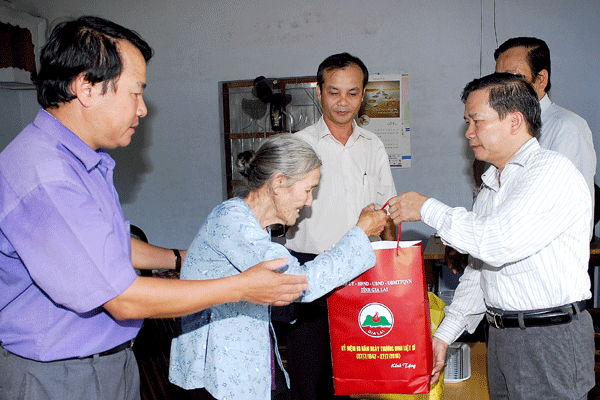 Vân động xây dựng Quỹ “Đền ơn đáp nghĩa” năm 2016