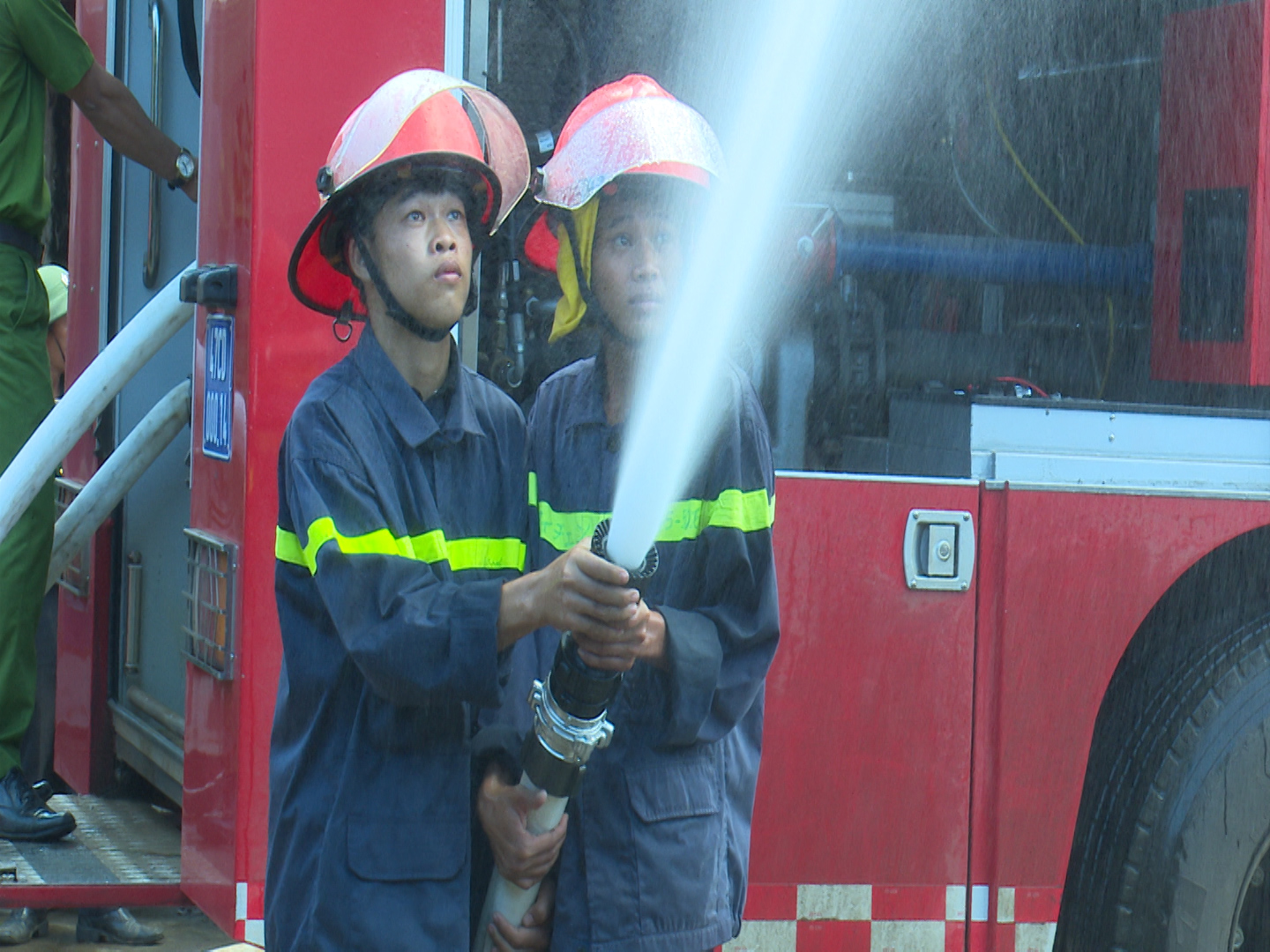 Diễn tập phương án chữa cháy và cứu nạn, cứu hộ tại chợ Duy Hòa