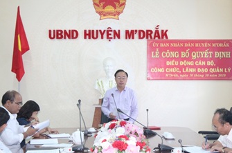 UBND huyện M’Drắk công bố quyết định về công tác cán bộ