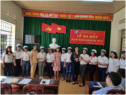 Hội LHPN huyện Ea H'leo ra mắt câu lạc bộ "Phụ nữ với an toàn giao thông"