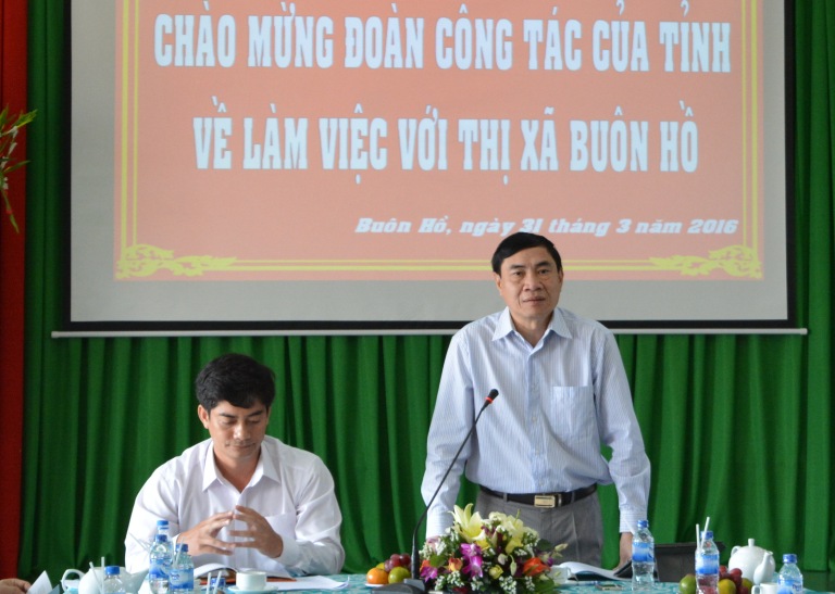 Thường trực Tỉnh ủy kiểm tra công tác phát triển KT-XH, tình hình triển khai bầu cử tại Thị xã Buôn Hồ.