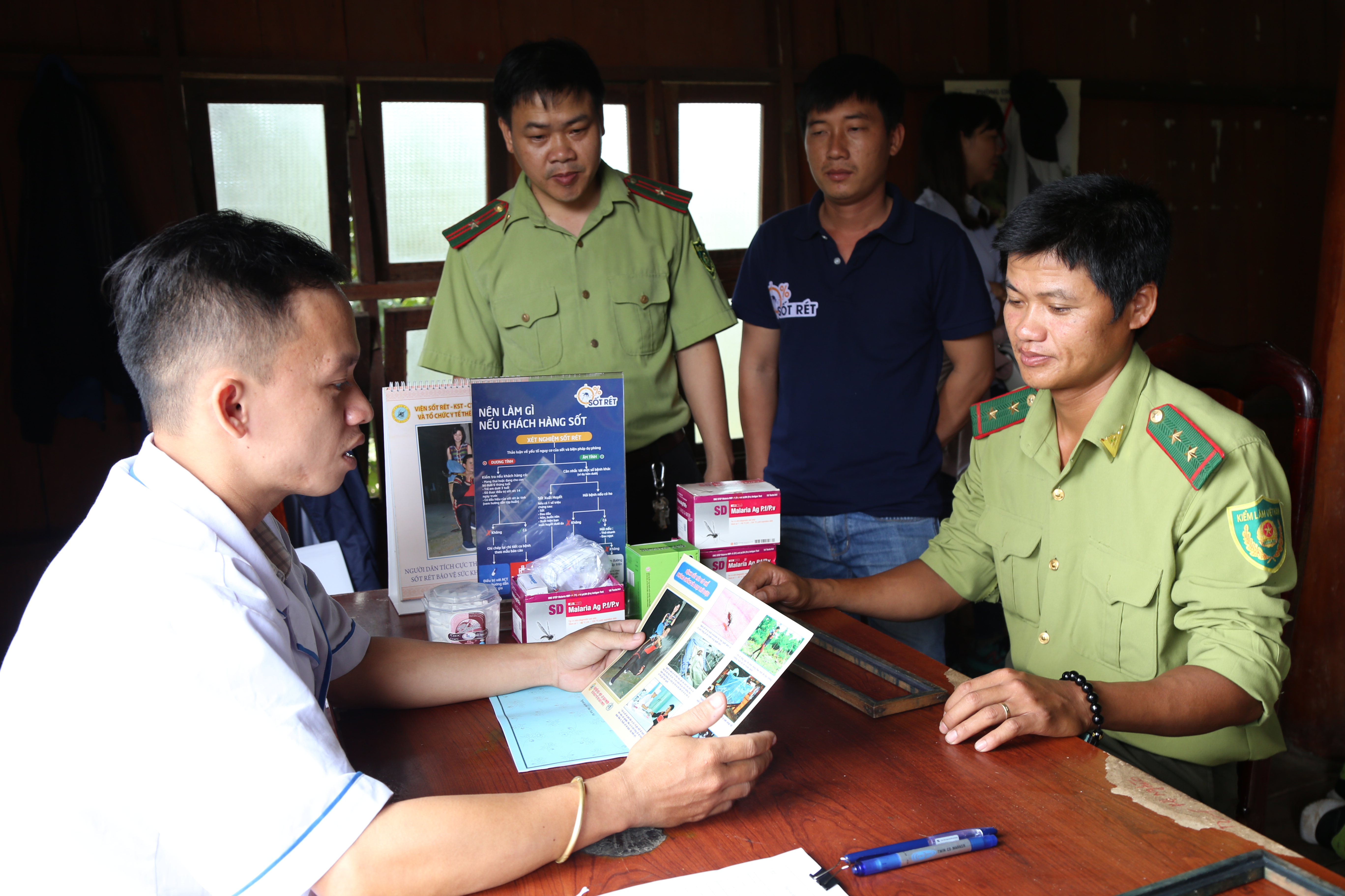 Truyền thông trực tiếp phòng chống bệnh sốt rét tại buôn Đrăng Phôk