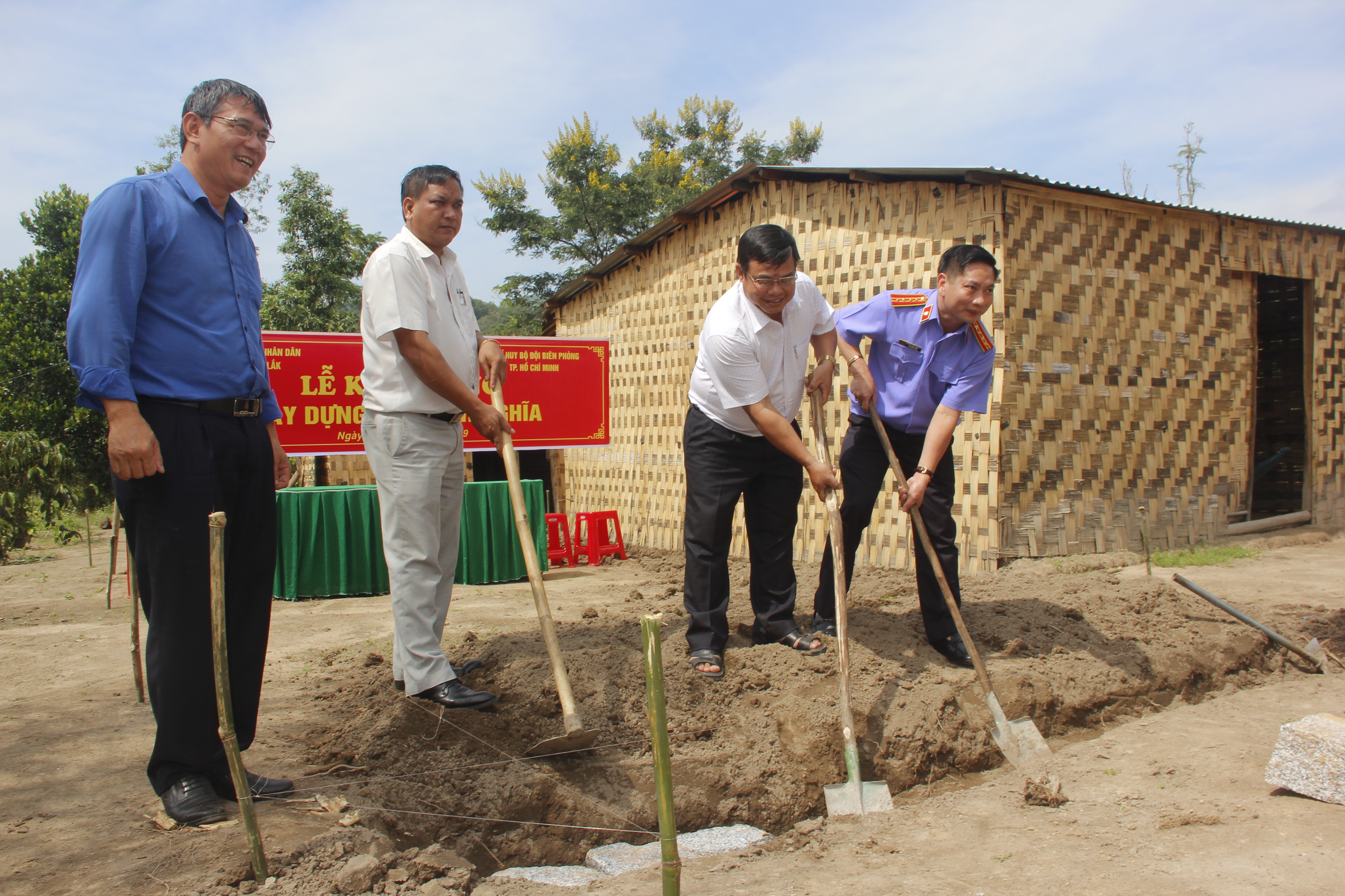 Lễ Khởi công xây dựng Nhà tình nghĩa tại buôn Đăk Tuôr, xã Cư Pui, huyện Krông Bông