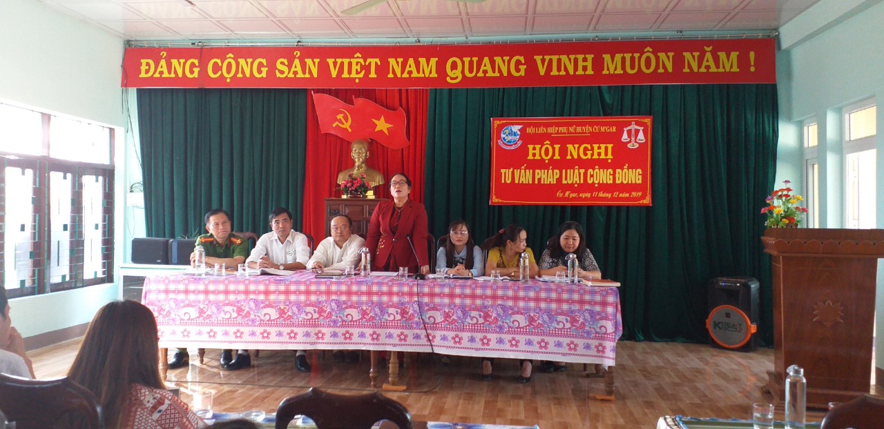 Hội Liên hiệp Phụ nữ huyện Cư M’gar tổ chức Hội nghị tư vấn pháp luật cộng đồng tại xã Cư M’gar