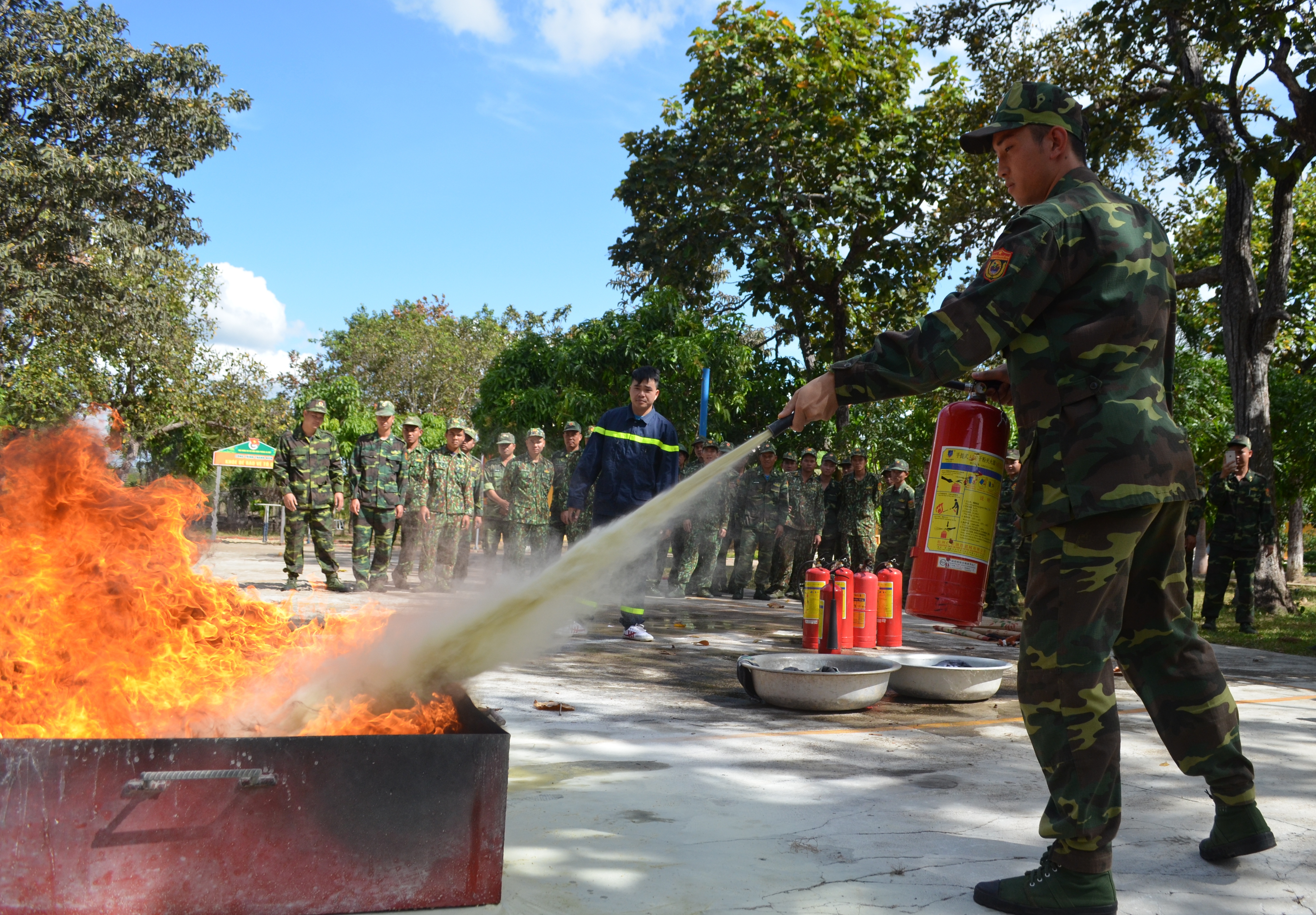 Bộ đội Biên phòng Đắk Lắk huấn luyện nghiệp vụ phòng cháy, chữa cháy rừng và cứu nạn cứu hộ