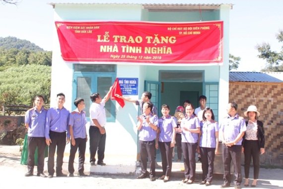 Lễ trao tặng Nhà tình nghĩa tại buôn Đăk Tuôr, xã Cư Pui, huyện Krông Bông