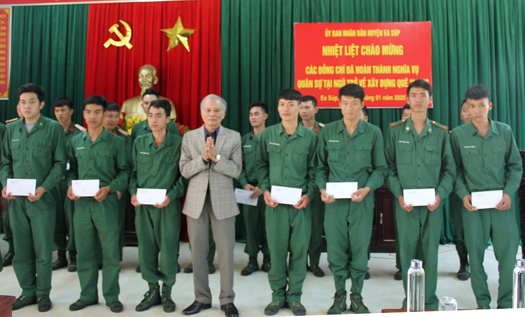 Huyện Ea Súp gặp mặt 102 quân nhân hoàn thành nghĩa vụ quân sự tại ngũ