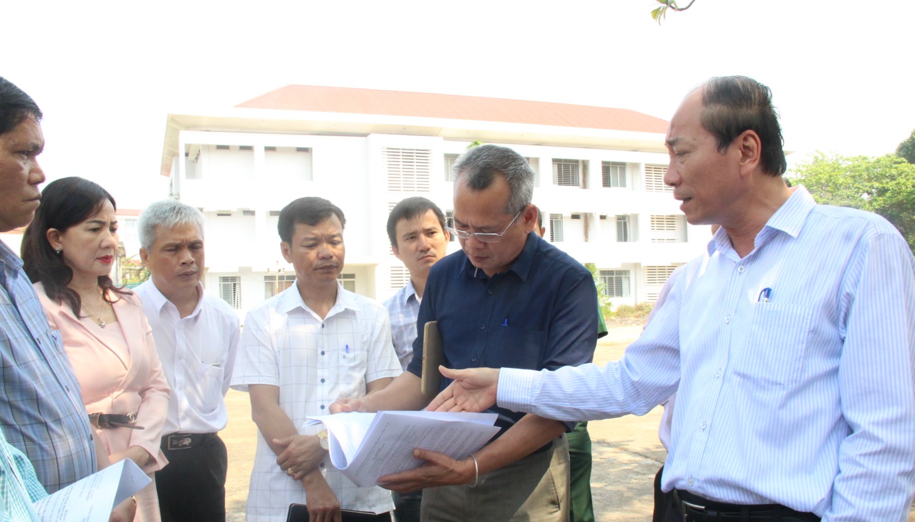 Chairman of the Provincial People’s Committee Pham Ngoc Nghi checks Covid-19 prevention and control in the province