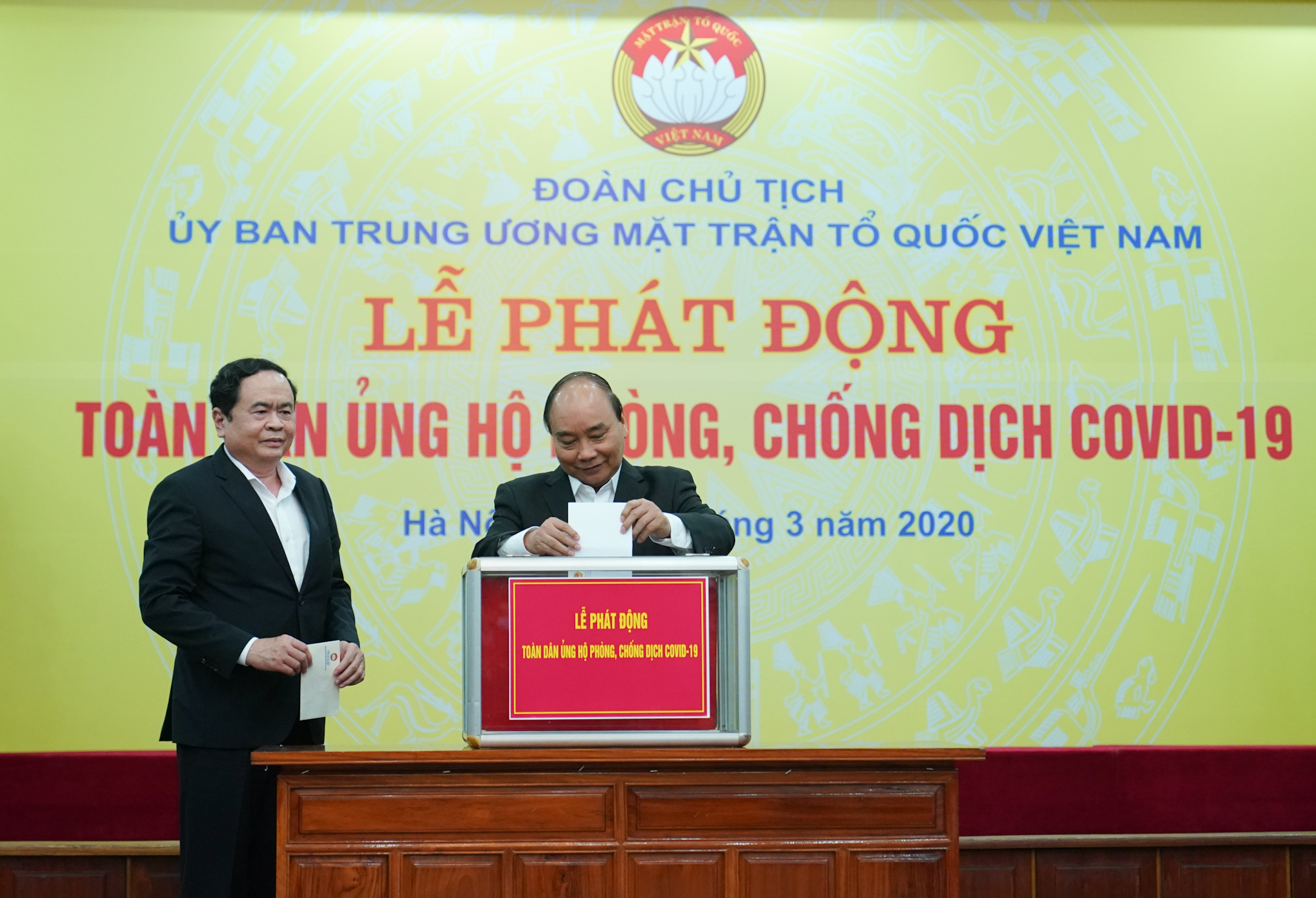 Thủ tướng kêu gọi tinh thần 'tương thân tương ái' trong phòng, chống dịch COVID-19