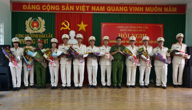 Khối thi đua số 2 – Công an tỉnh Đắk Lắk biểu dương gương “Người tốt việc tốt”