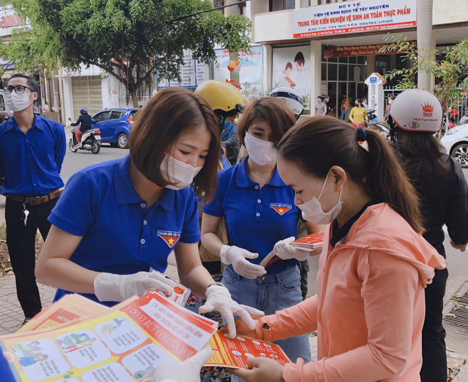 Đắk Lắk thành lập 222 đội hình Thanh niên tình nguyện ứng phó Covid-19 -  Xuất bản thông tin