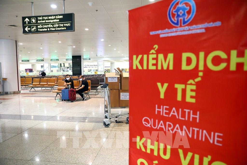Triển khai việc cách ly, theo dõi sức khỏe hành khách trên các chuyến bay có trường hợp mắc Covid-19